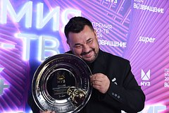 Лидер «Руки вверх!» захотел отсудить миллионы рублей у своего двойника