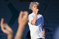 Популярный певец и 16-летняя дочь Пересильд перестали скрывать роман