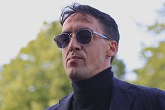 Машину уехавшего из России актера арестовали за долги