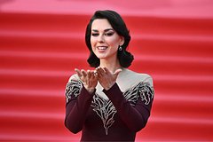 Агрессивный турецкий таксист не выпускал из машины российскую актрису